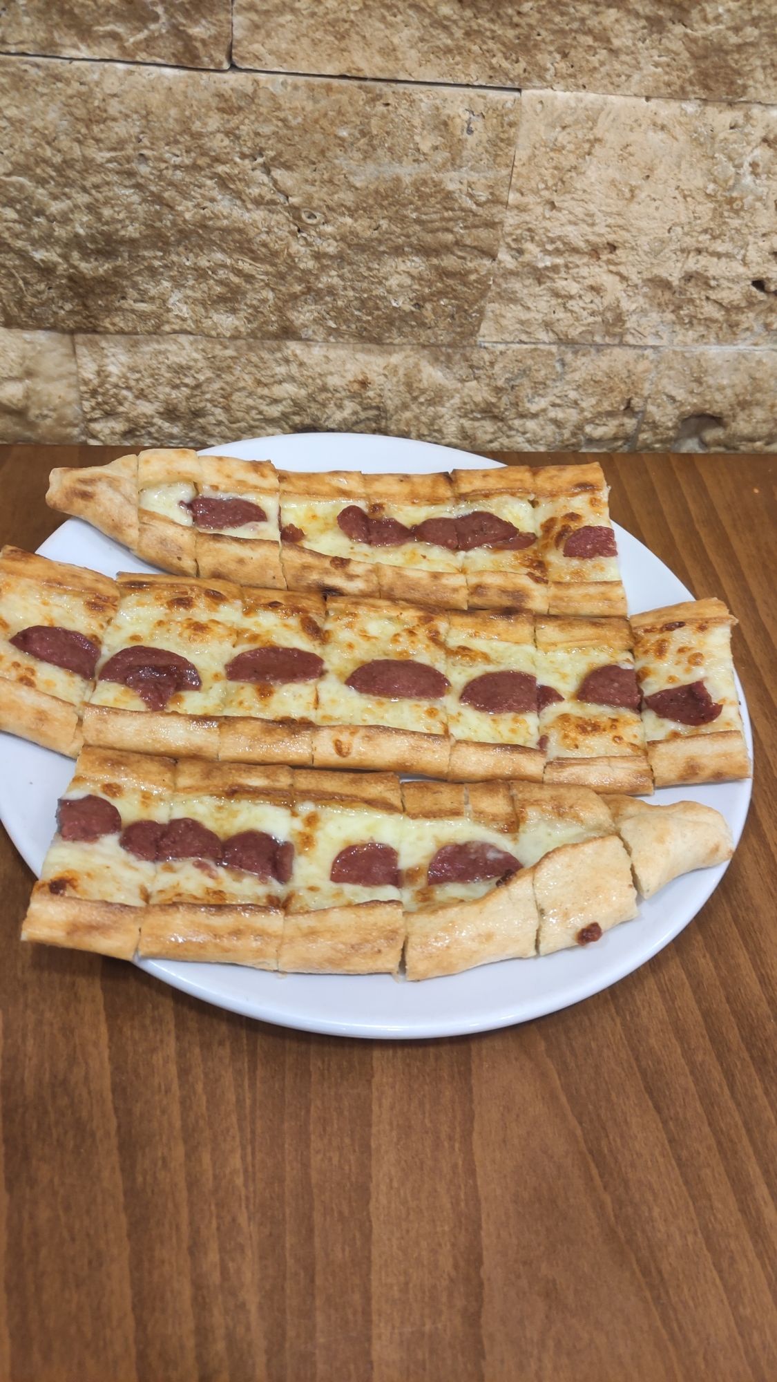 Sucuklu Kaşarlı Pide