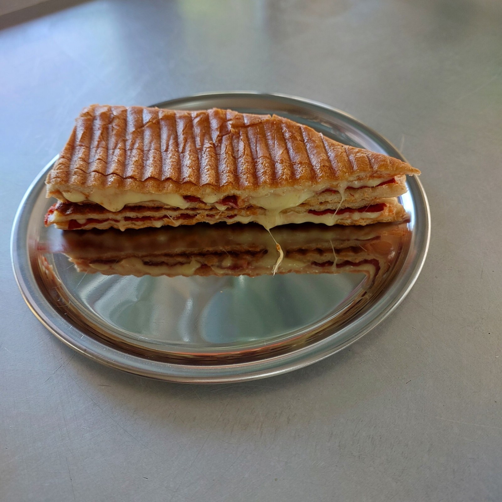 Yarım Ekmek Arası Sucuklu Tost