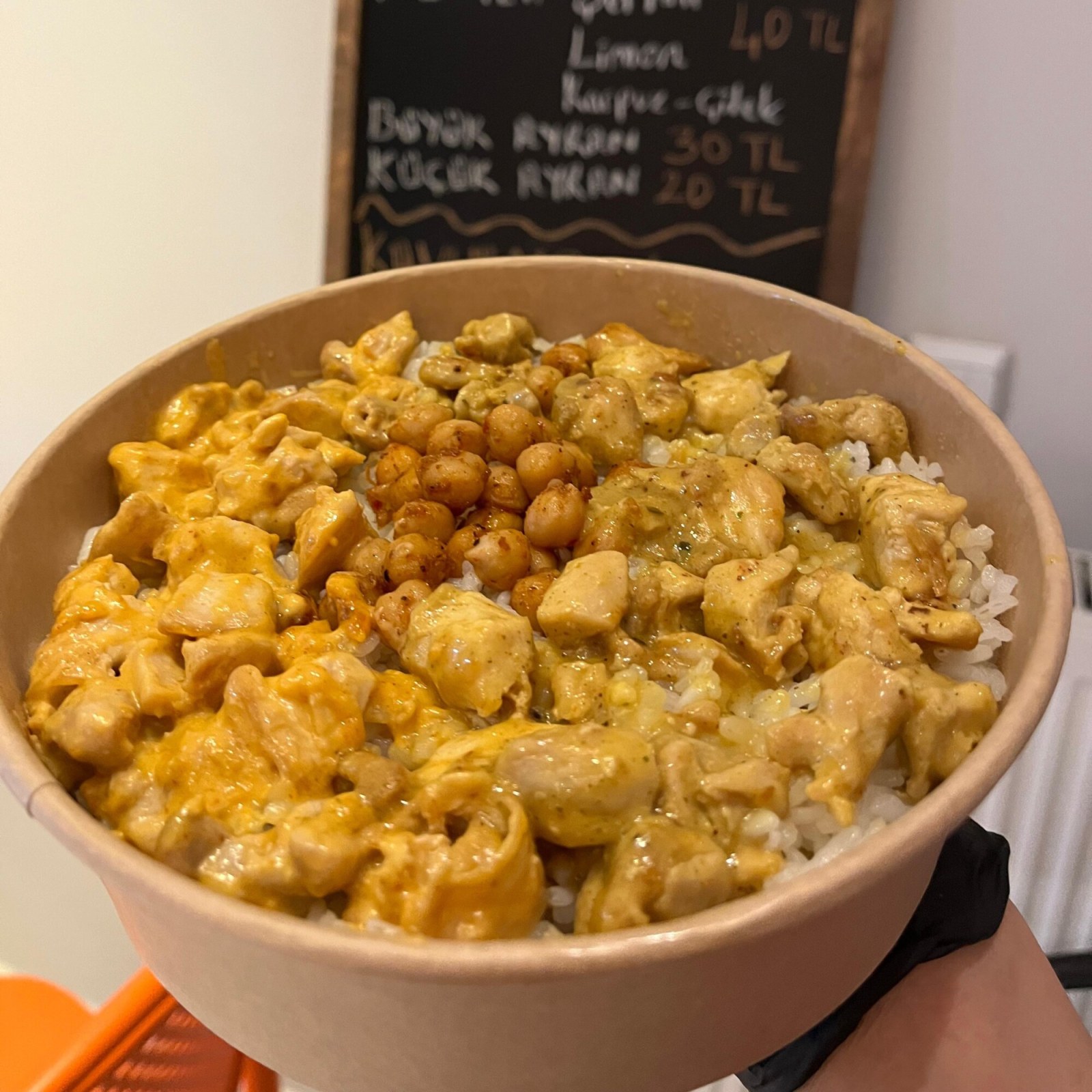Peri Peri Soslu Tavuk Pilav