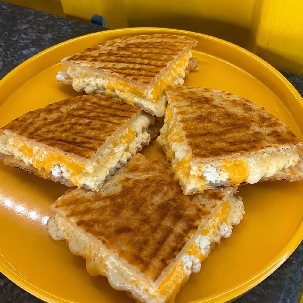 Üç Peynirli Tost