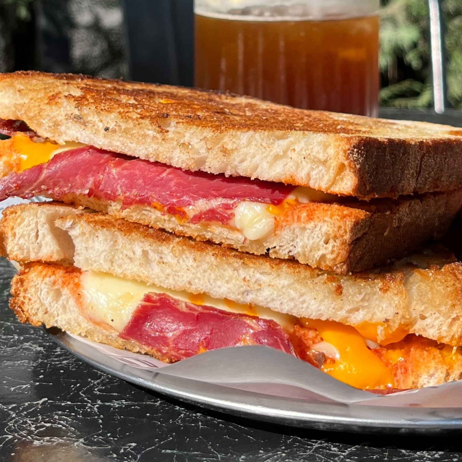 Cheddarlı Pastırmalı Tost