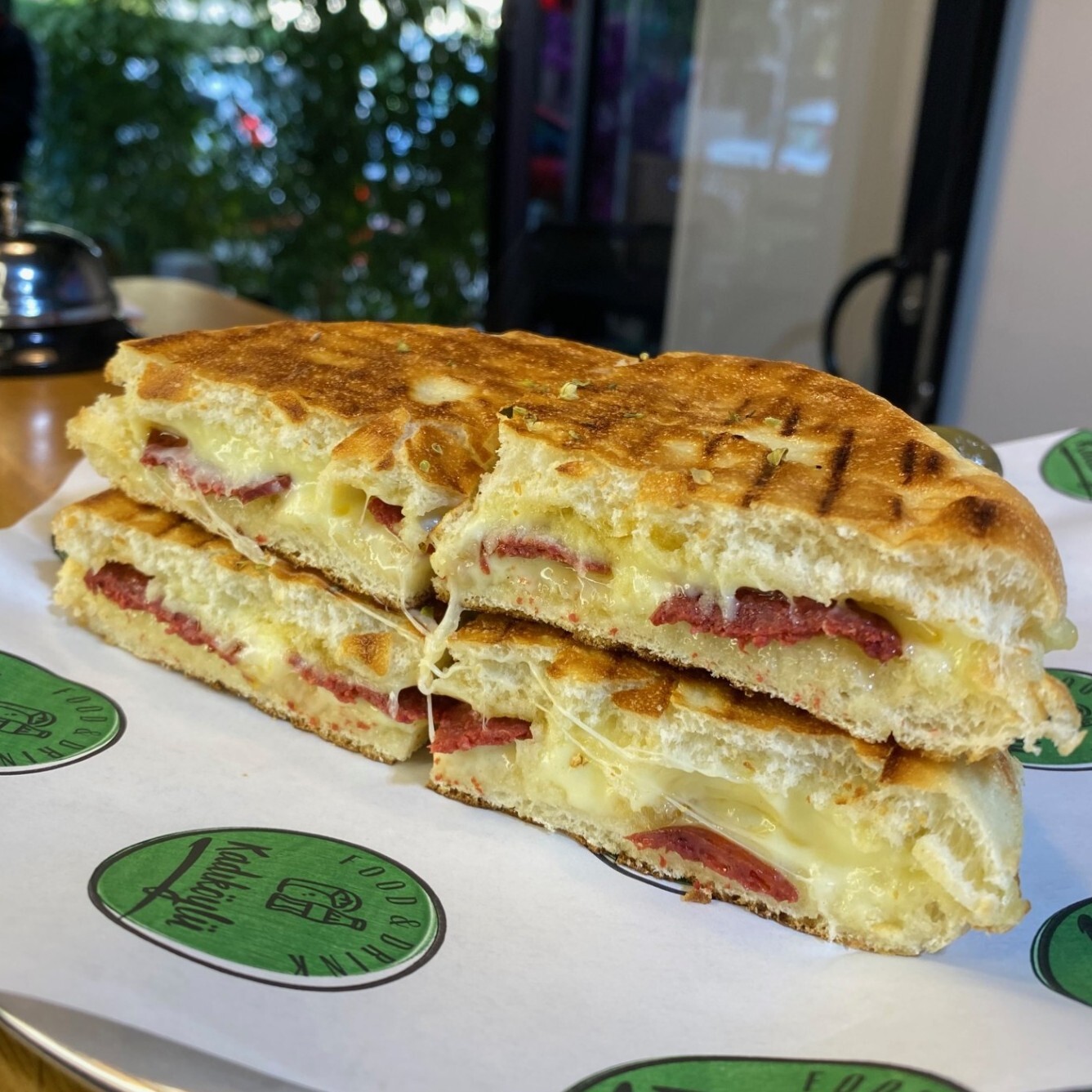 Sucuklu Kaşarlı Bazlama Tost