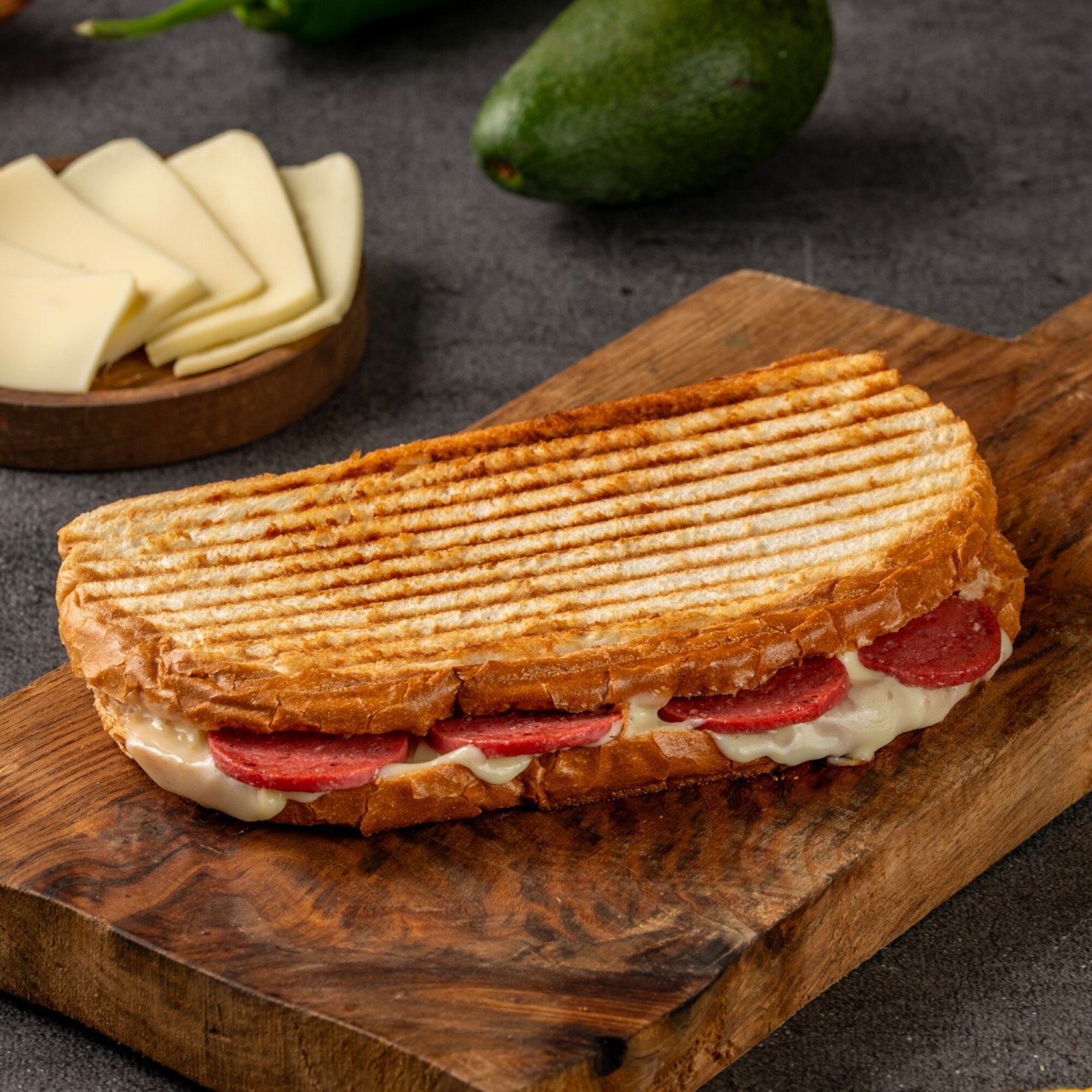 Dana Sucuklu Kaşarlı Tost
