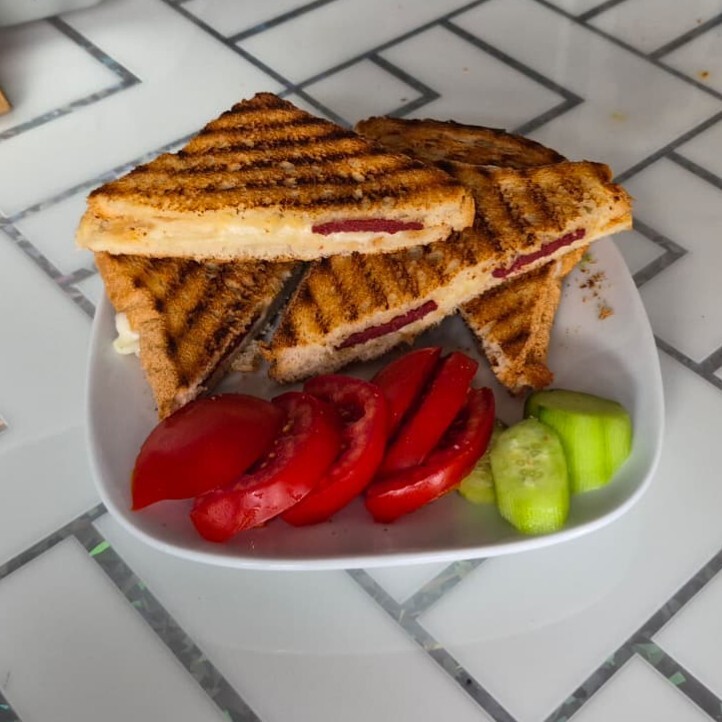 Tost Ekmeğiyle Karışık Tost