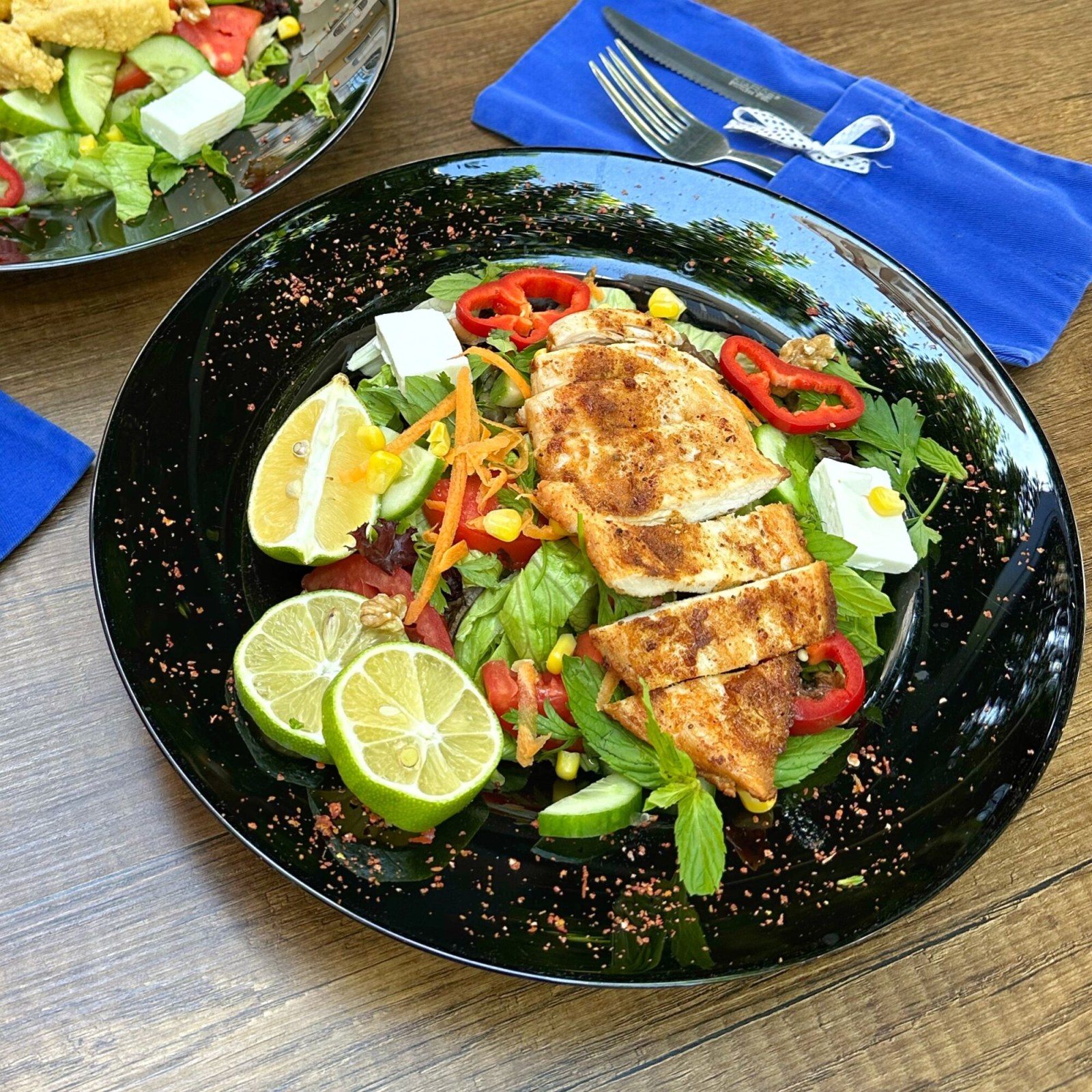 Izgara Tavuklu Salata