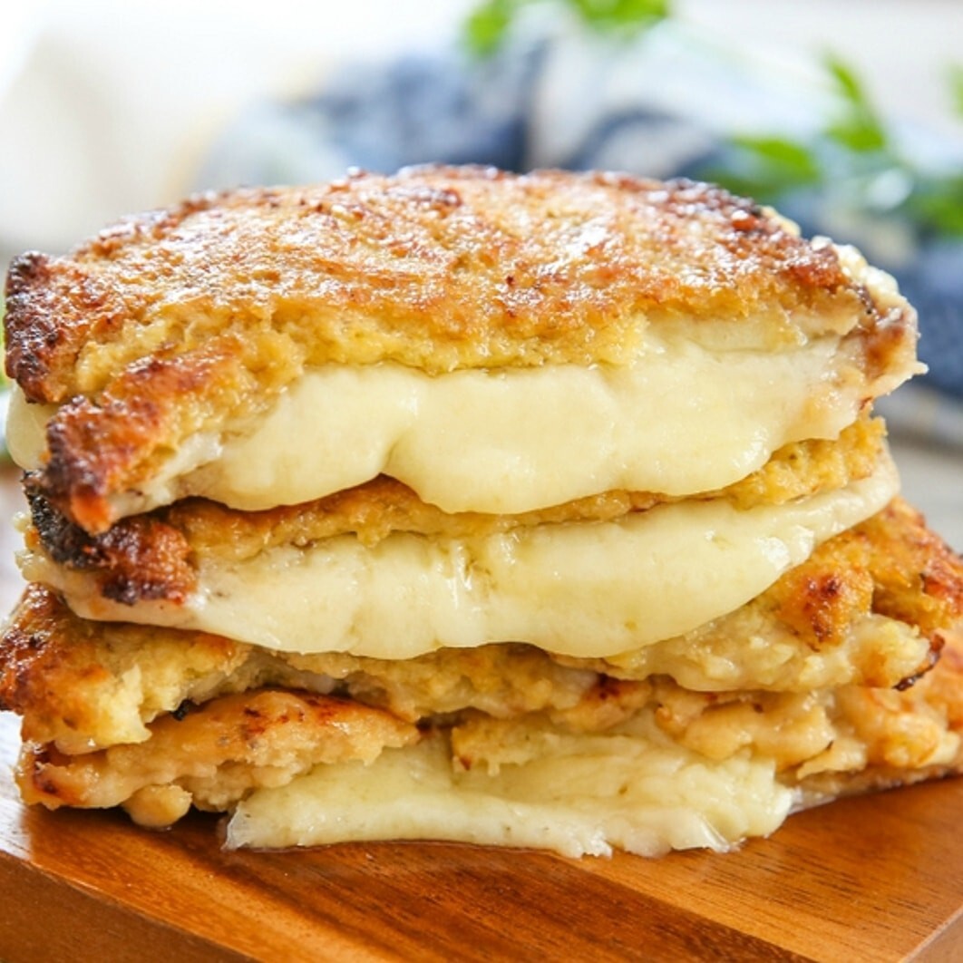Üç Peynirli Tost+Söğüş