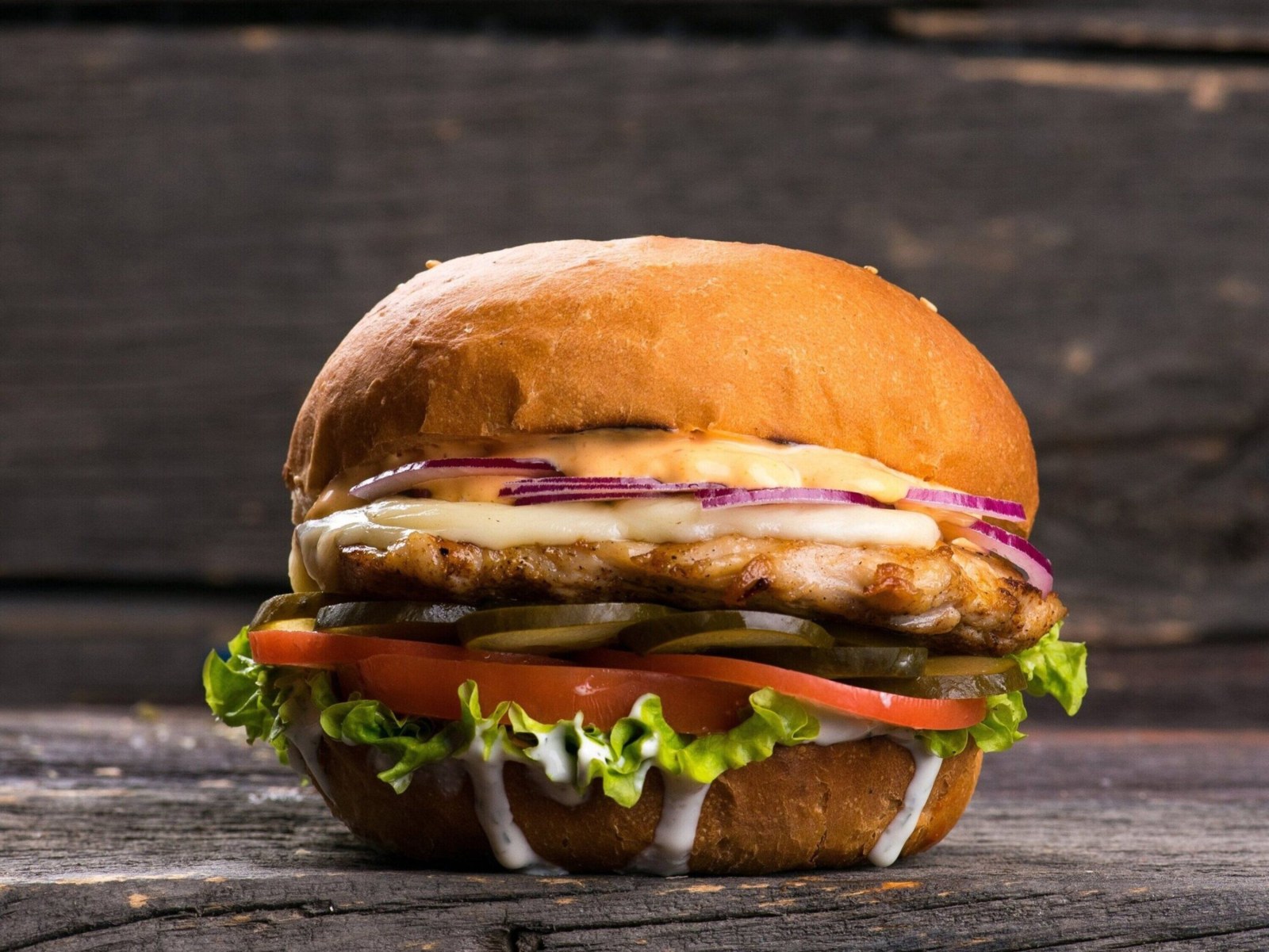 Izgara Tavuk Burger-Patates kızartması-Seçilen 2 Sos.