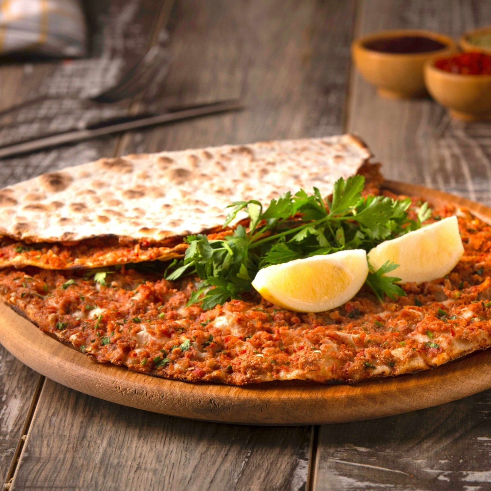 5 Adet Lahmacun, 1 Lt İçecek (Kola, Fanta, Ayran) Not Kısmına İçeceği Belirtiniz