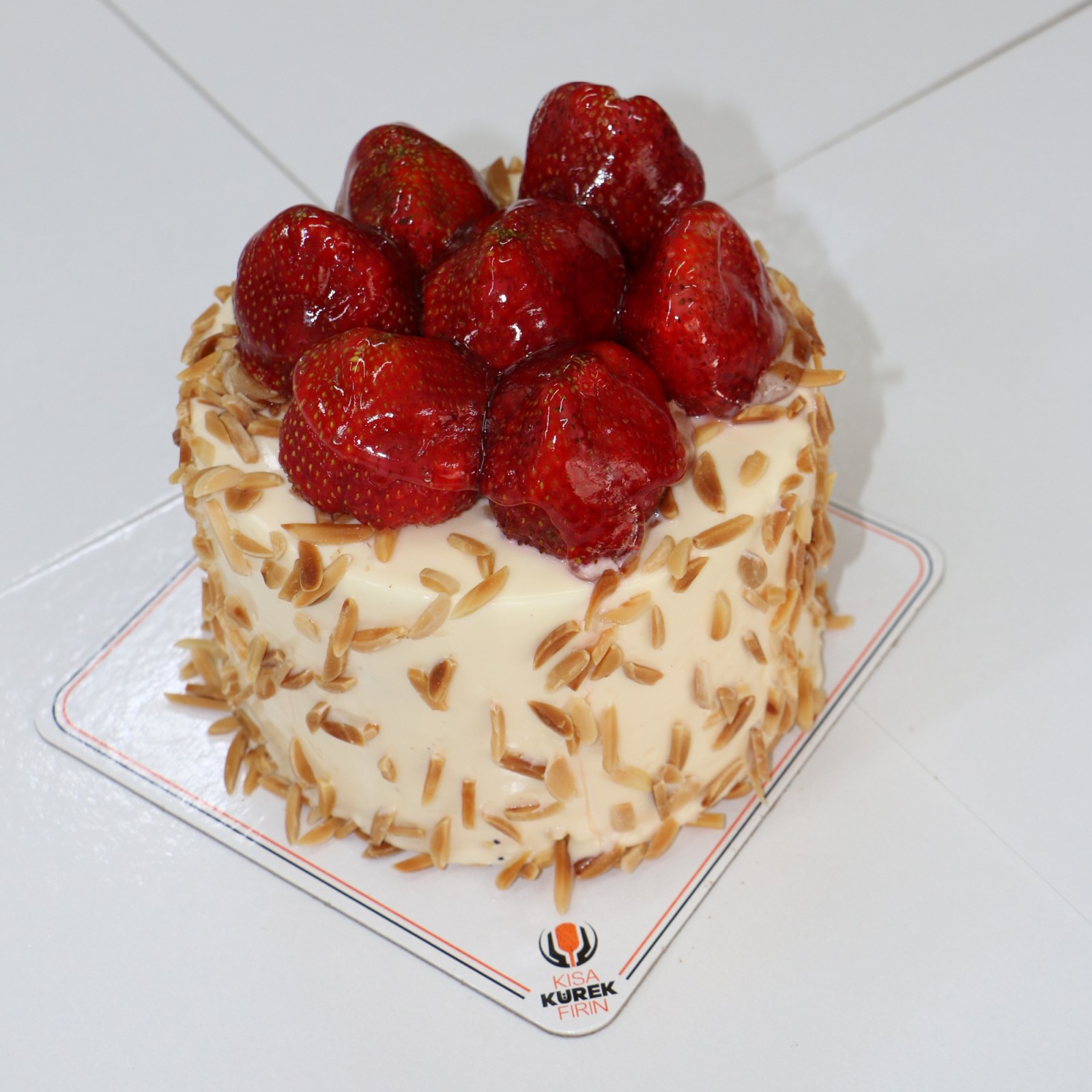 Çilekli Pasta ( 8 - 12 Kişilik )