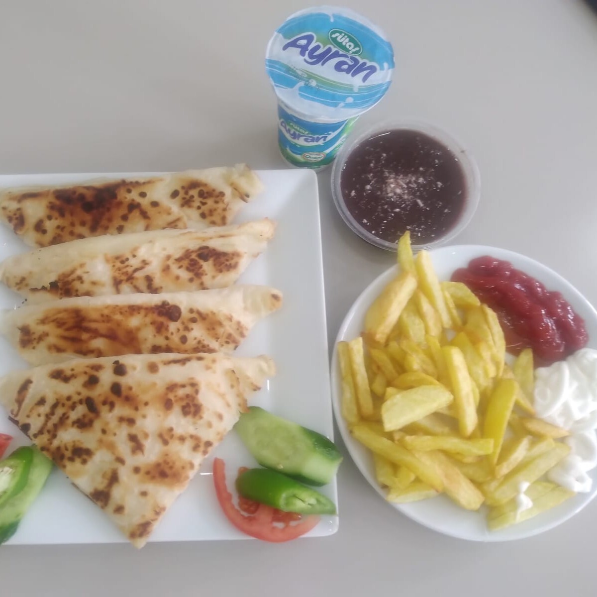 Ispanaklı, Kaşarlı Gözleme Menü