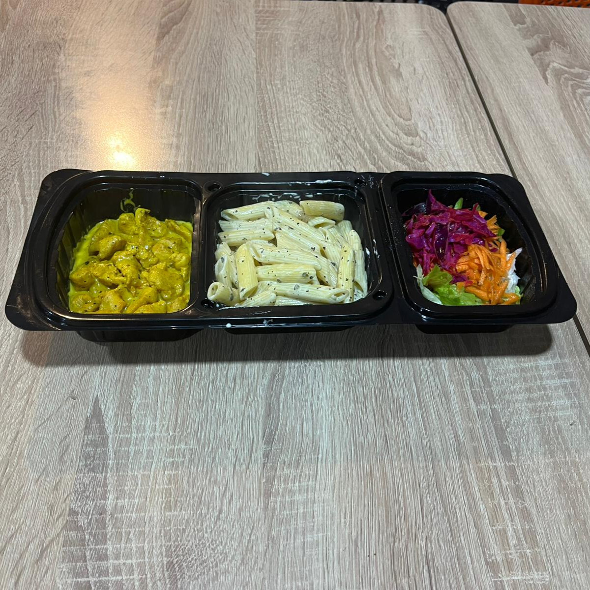 Şefin Özel Soslu Tavuğu, Kremalı Fesleğenli Penne, Salata