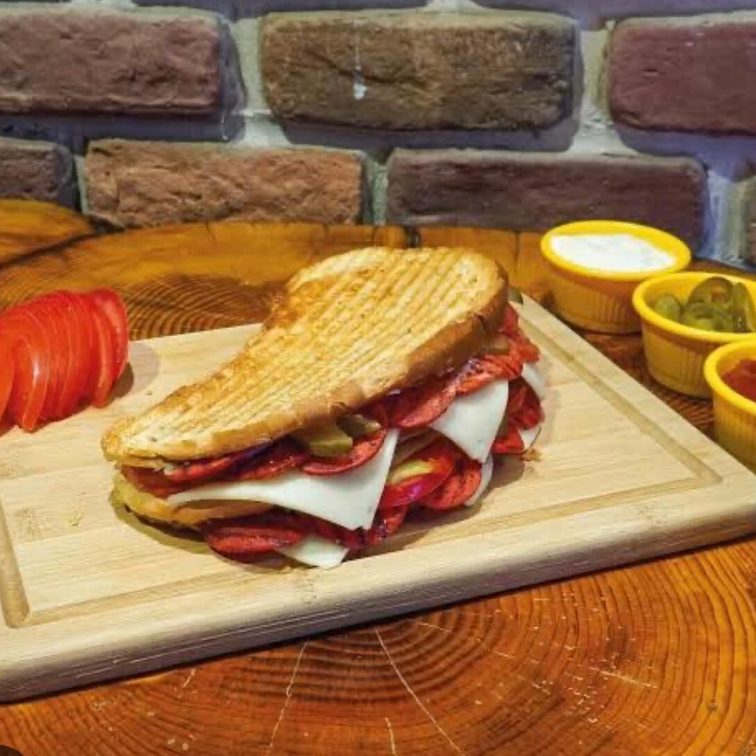 Süper Kaşar Sucuklu Tost