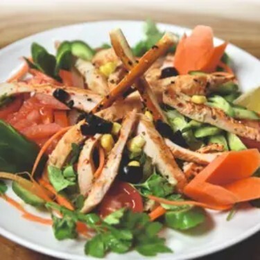 Izgara Tavuklu Salata