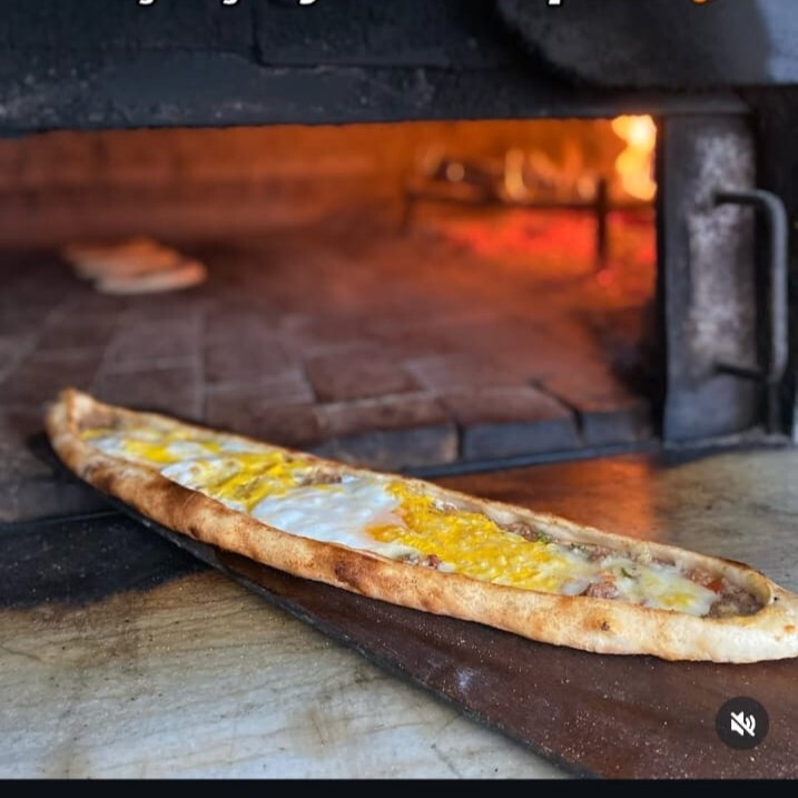Kıymalı Kaşarlı Yumurtalı Pide