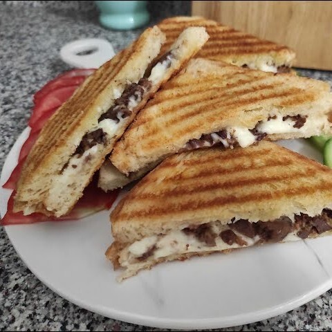 Kavurmalı Kaşarlı Tost
