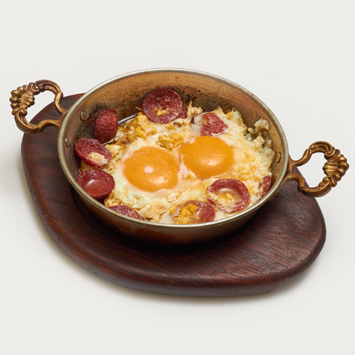 Sahanda Sucuklu Yumurta