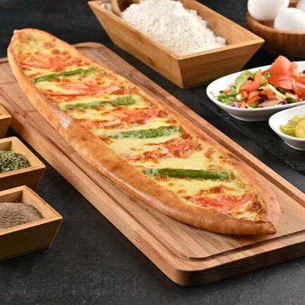 Kaşarlı Domatesli Biberli Pide