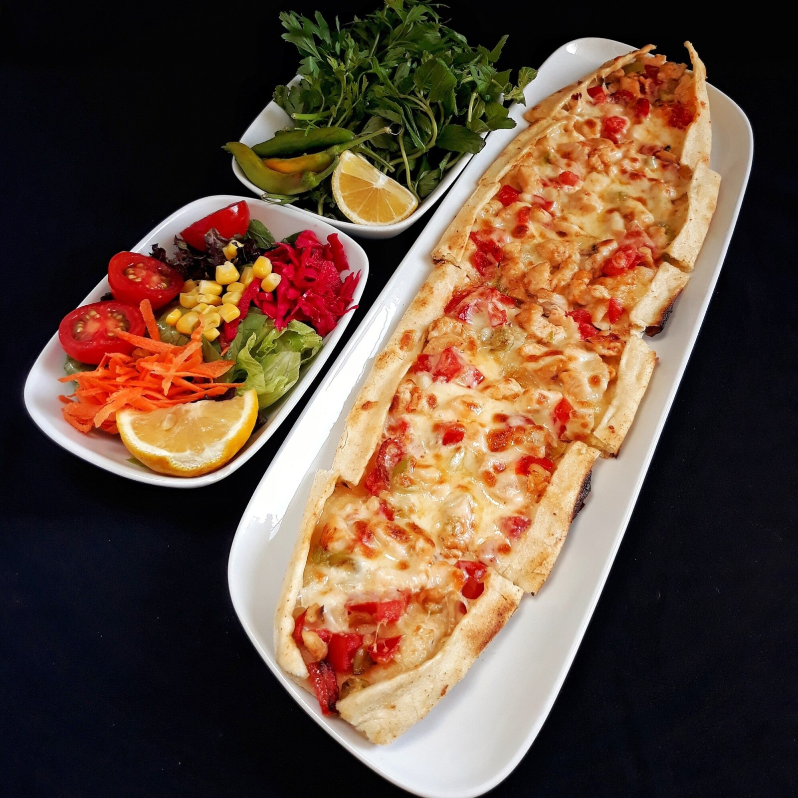 Tavuklu Kaşarlı Pide