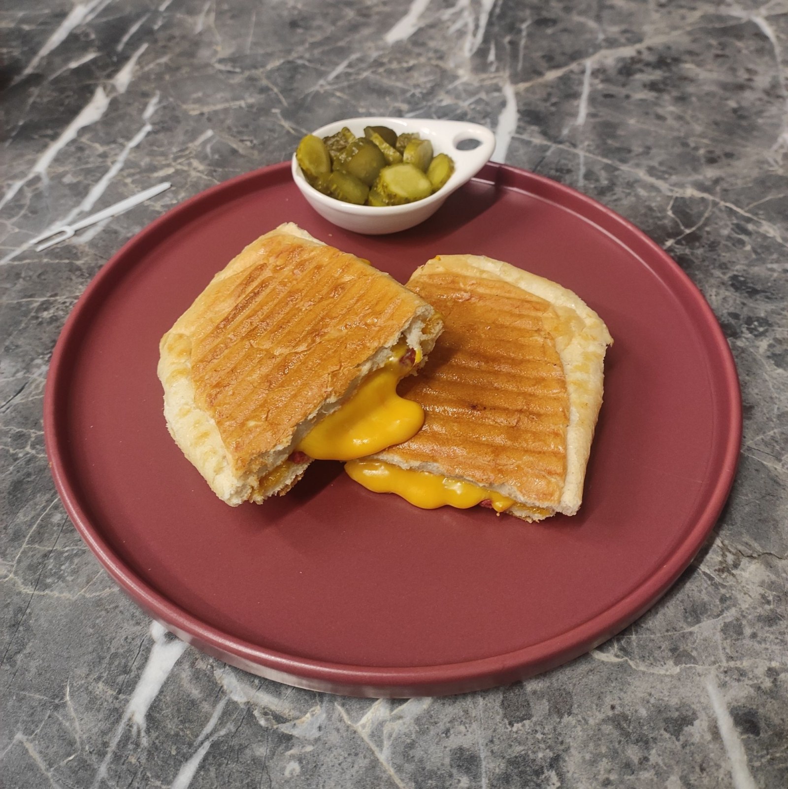 Cheddarlı Sucuklu Tost