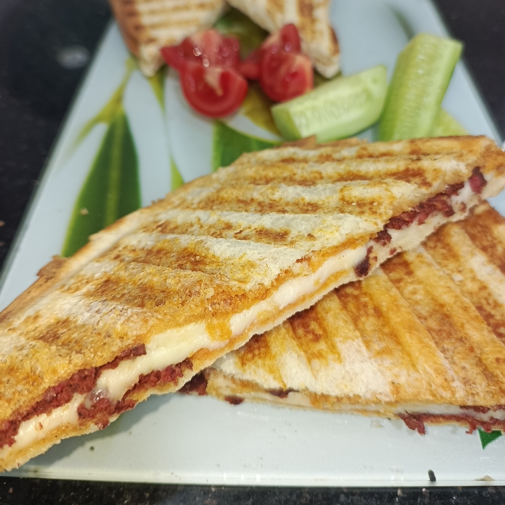 Karışık Tost (Ayvalık Tost Ekmeğinde)