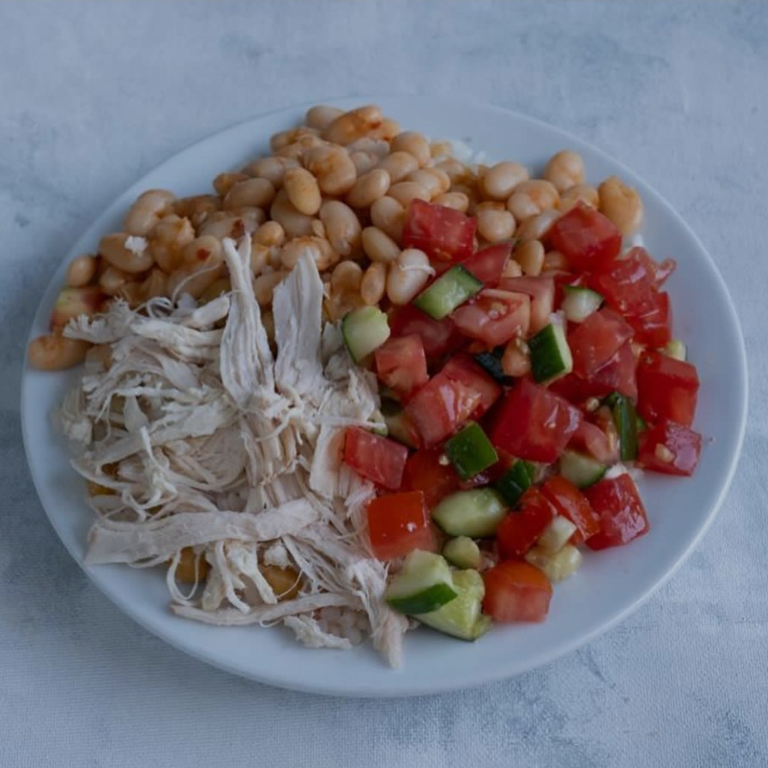 Tavuklu Salatalı Kurufasulyeli Pilav ( 1.5 porsiyon )