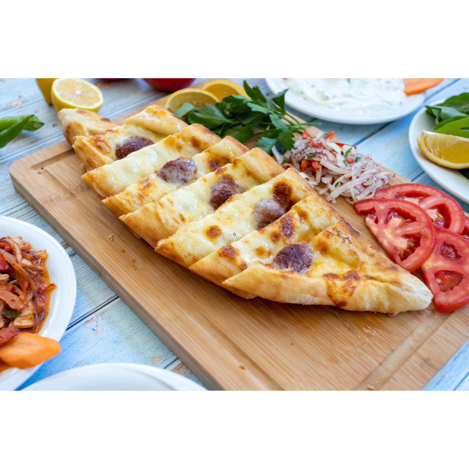 Kaşarlı Sucuklu Pide