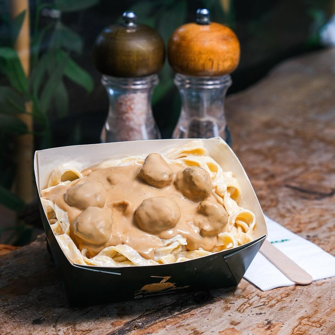 Gravy Soslu İsveç Köfteli Makarna