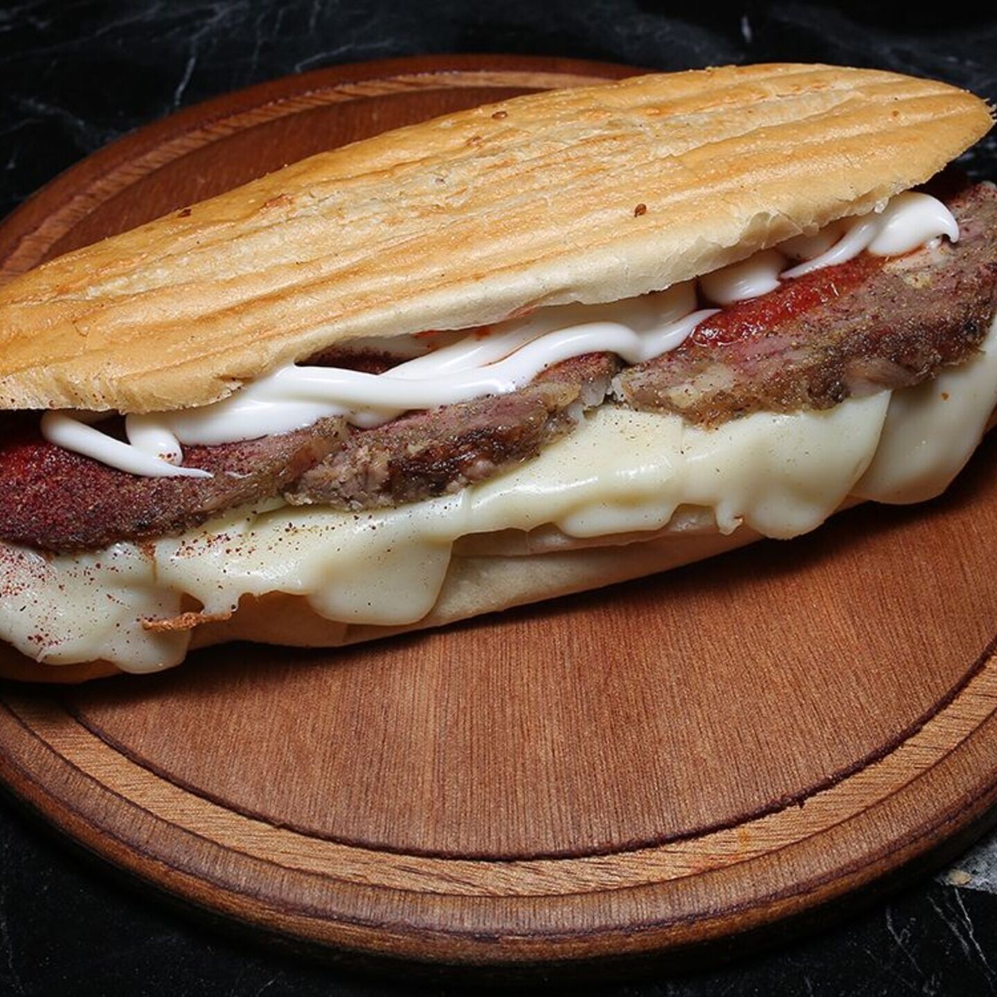 3/4 Kavurmalı Kaşarlı Tost