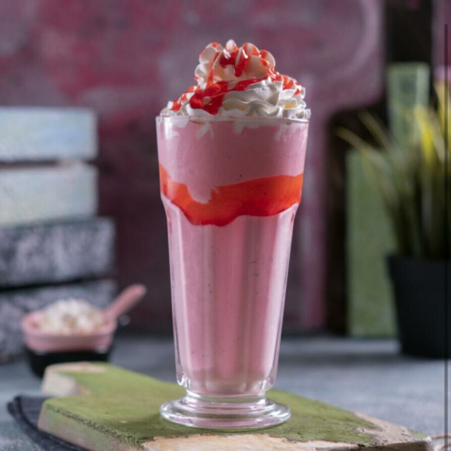 ÇİLEKLİ MILKSHAKE