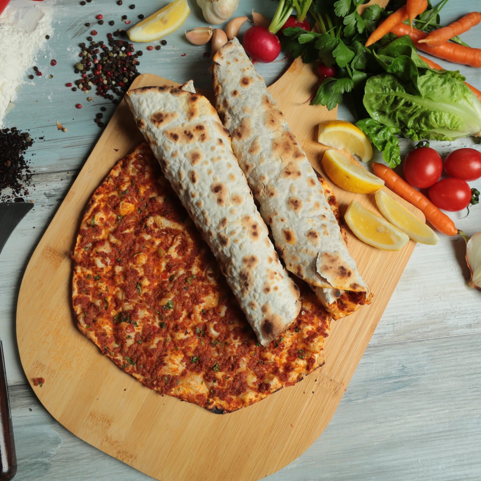 15 Lahmacun + 2,5 Lt İçecek