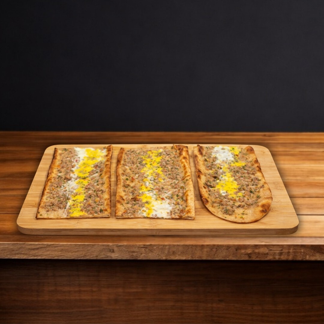 Kıymalı Yumurtalı Pide