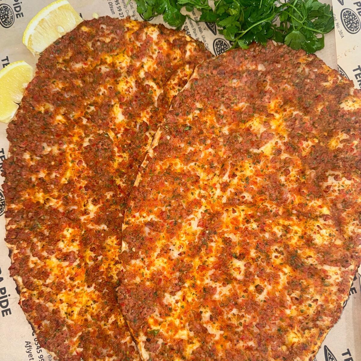 2 Adet Lahmacun / 1 Adet (270 ml) Ayran