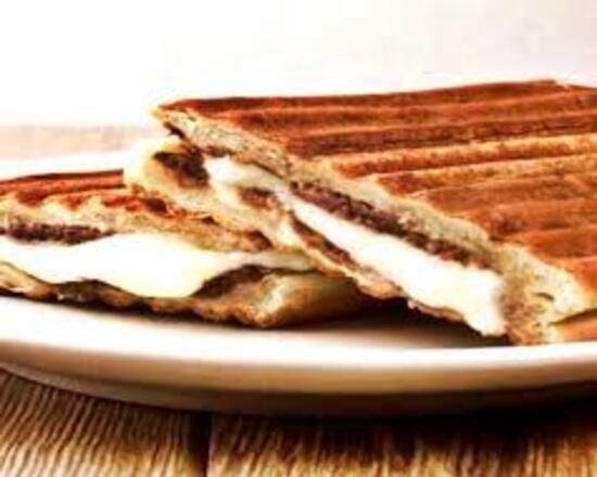 Kavurmalı Kaşarlı Tost