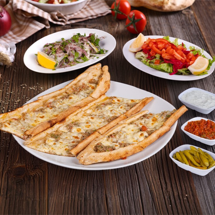 Kıymalı Kaşarlı Pide