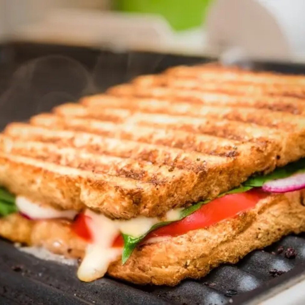 Akdeniz Tost