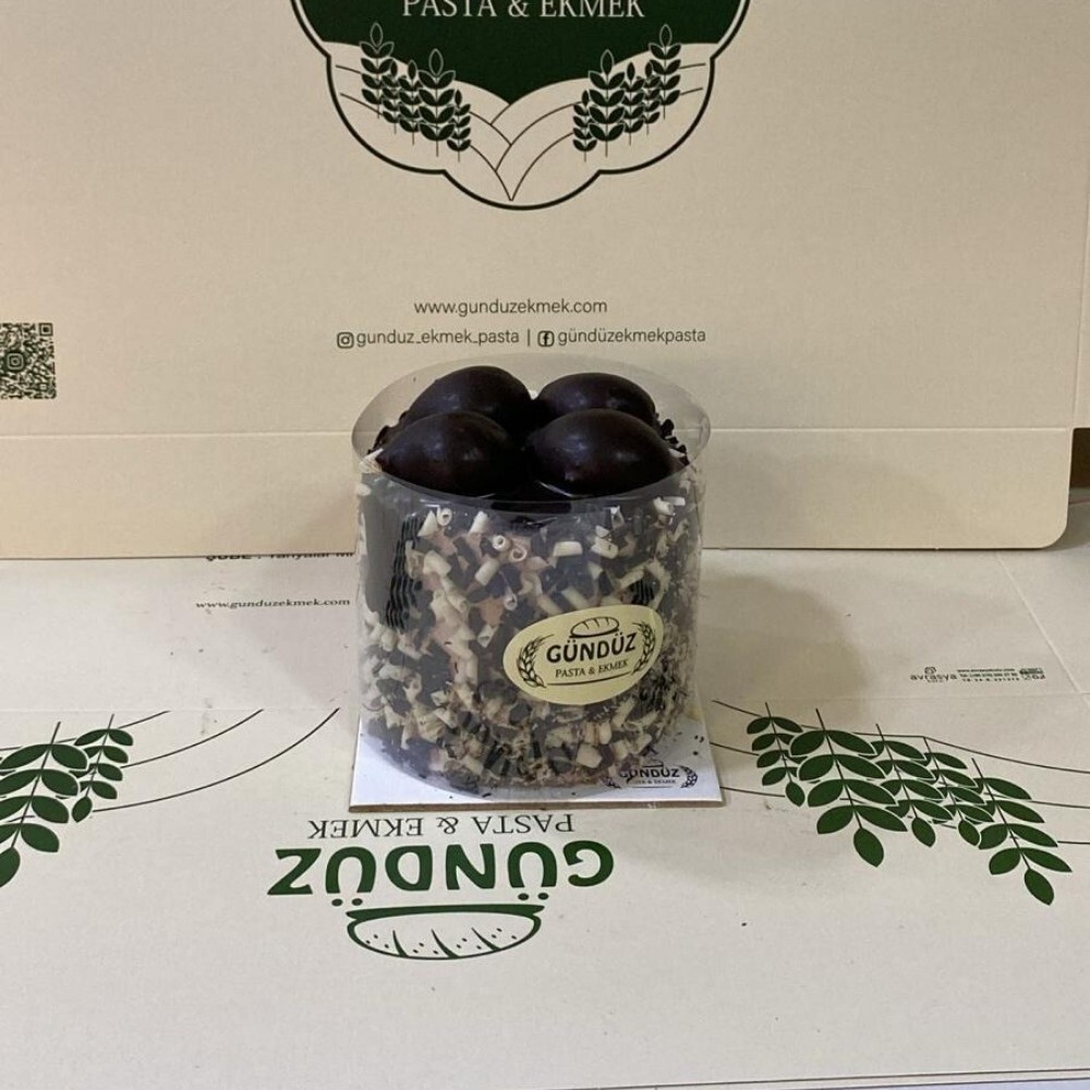 Profiterollü Mini Pasta