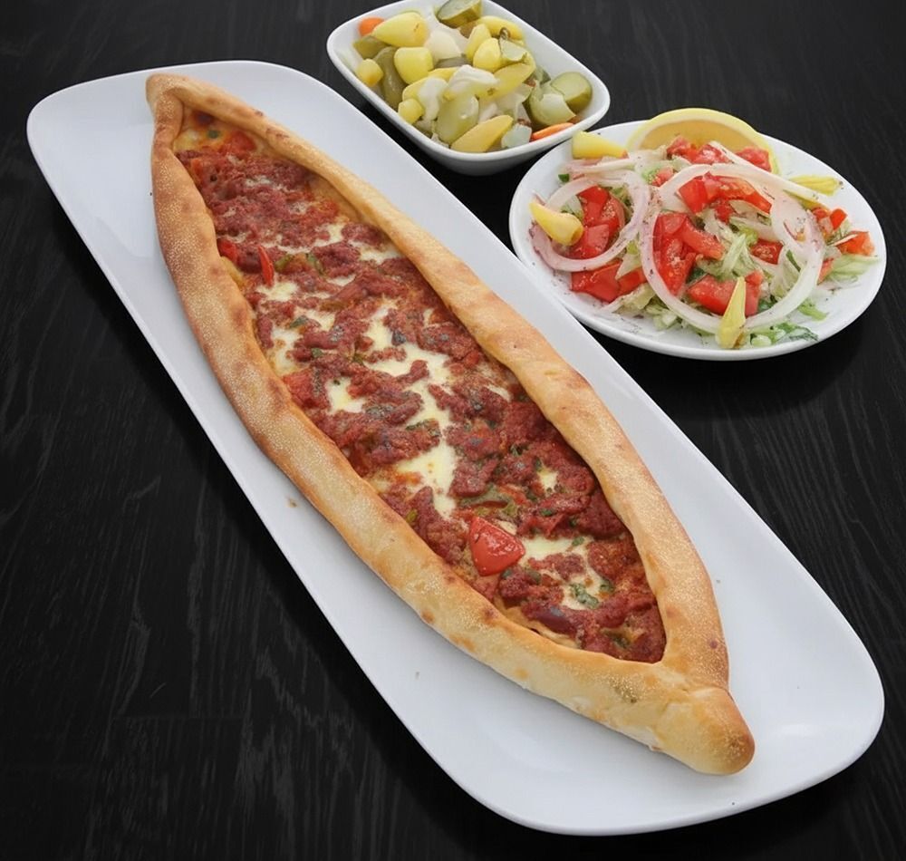 Kuşbaşılı Kaşarlı Fındık Pide