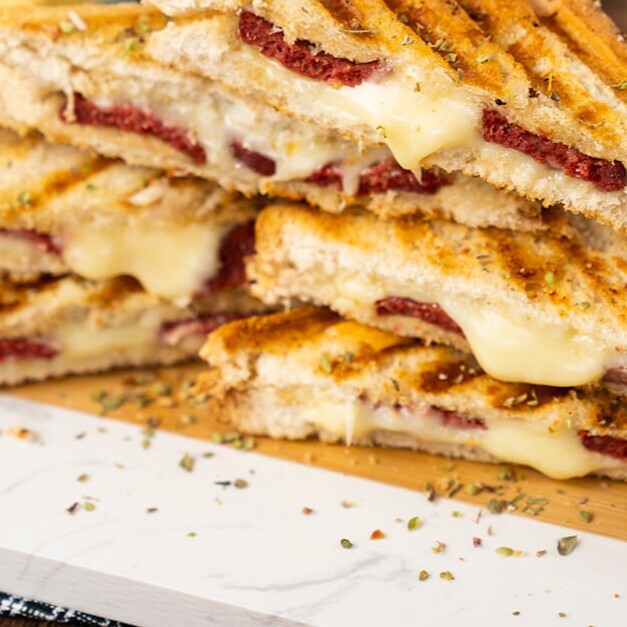Tam Ekmek Arası Karışık Tost Menü