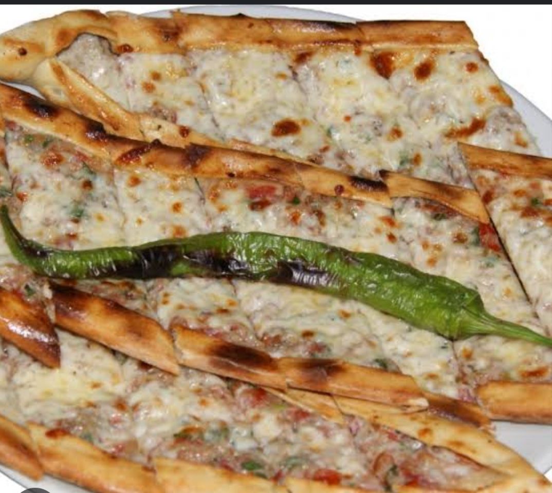 Kıymalı Kaşarlı Pide
