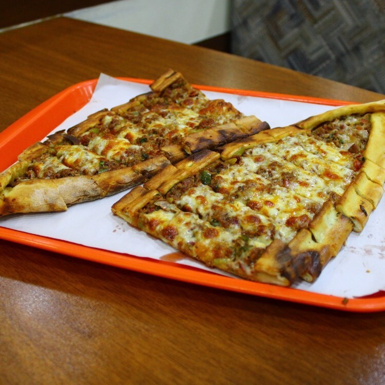 Kıymalı Kaşarlı Pide