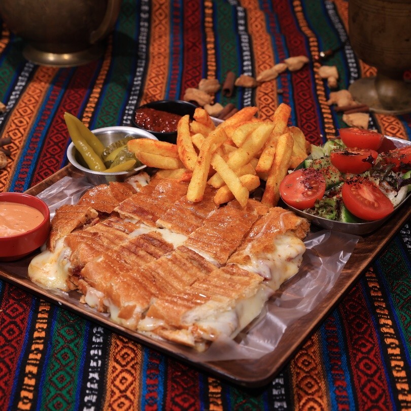 Sucuklu Tost