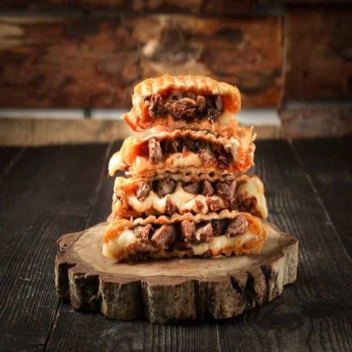 Kavurmalı Kaşarlı Tost