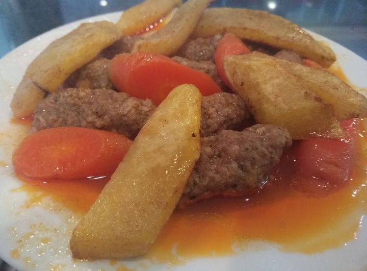 Salçalı Köfte