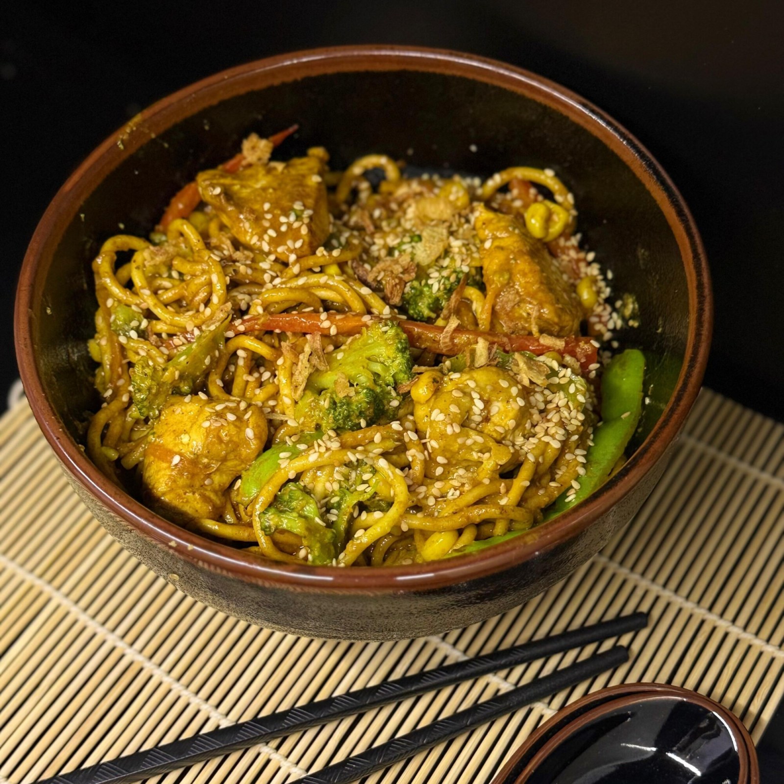 Köri Soslu Tavuklu Noodle + 330 Ml. Coca Cola