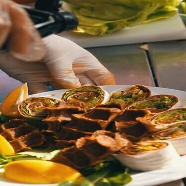 Bol Malzemeli Bir Dürüm (100 gr)