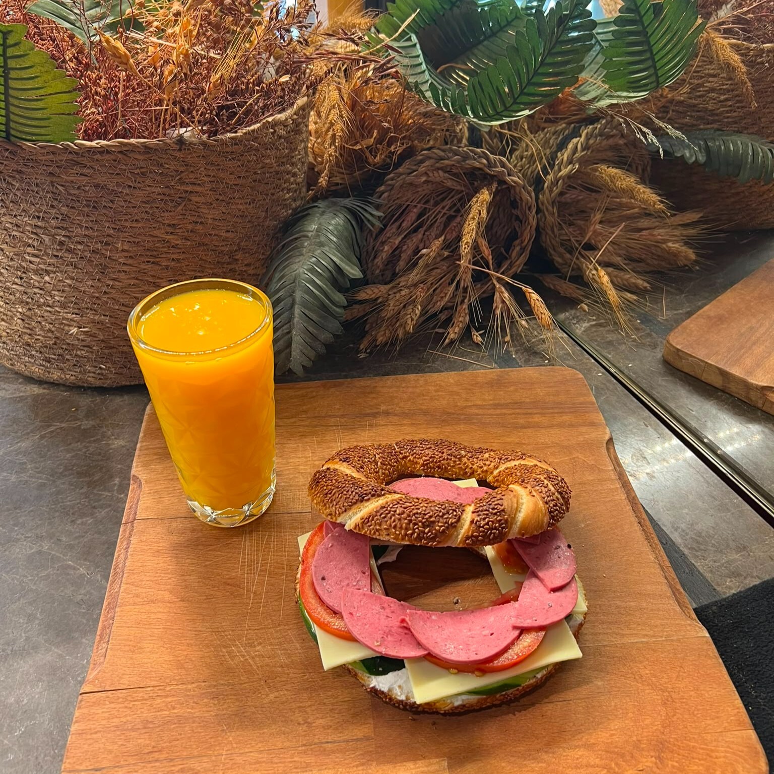 Salamlı Simit Sandviç