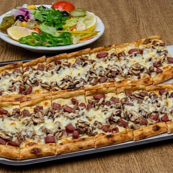 Sucuklu Kaşar Peynirli Pide