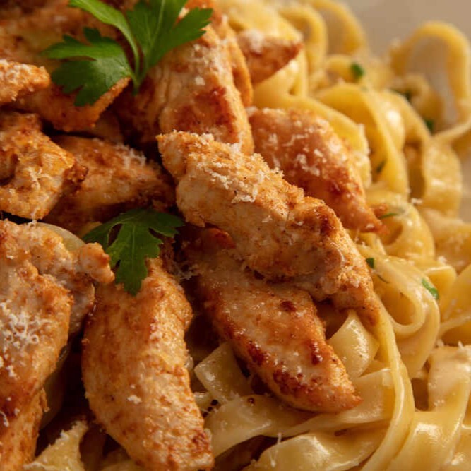 Tavuklu Mantarlı, Napoletan Soslu Fettuccine