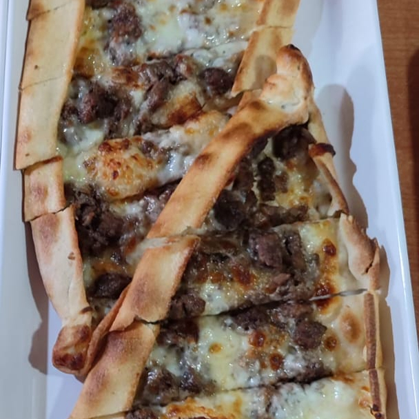 Kavurmalı Kaşarlı Pide