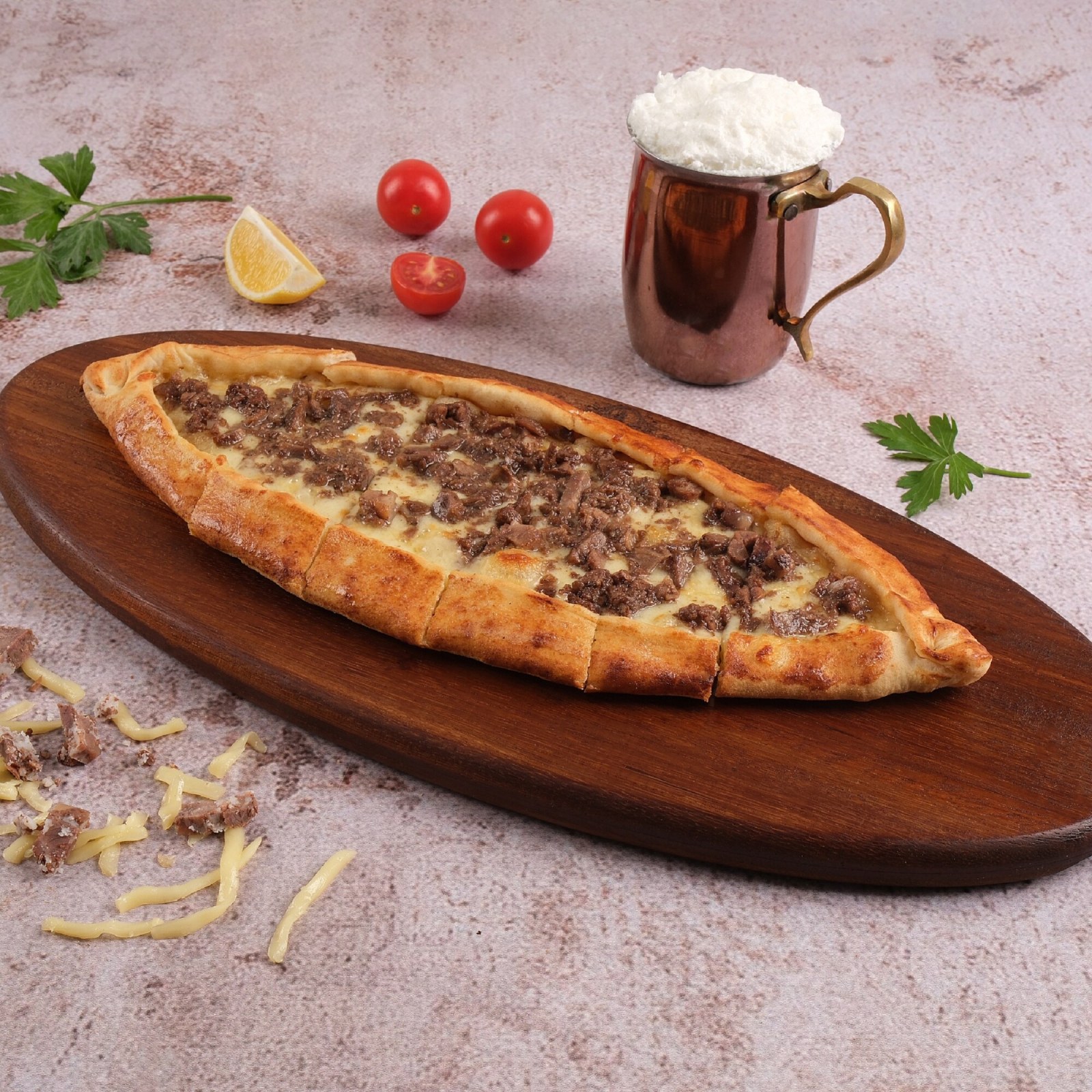 Kavurmalı Kaşarlı Pide
